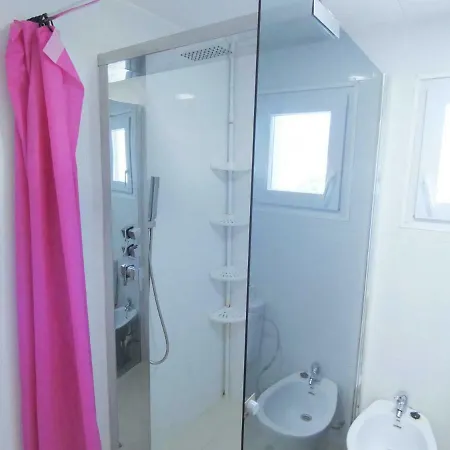 4-16 Apartment *